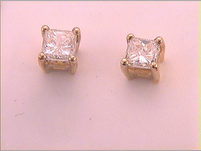 10K Yellow Gold 5/8 Ct-(Sup) Princess Studs Gram