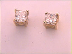 10K Yellow Gold 5/8 Ct-(Sup) Princess Studs Gram