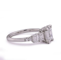 14k White Gold 1CTW Emerald Solitaire Centre 2TC Lab Diamond Womens Ring 3.3gm
