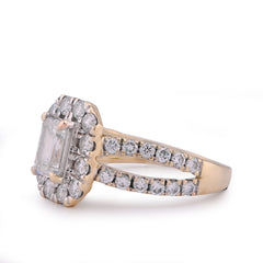 10k Yellow Gold 2.5CTW Centre Emerald Round Lab Diamond Halo Women Ring 3.9gm